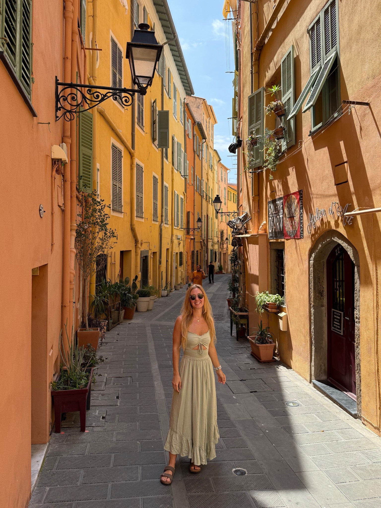 This dress is currently unavailable, but I found something similar and have linked it!☺️