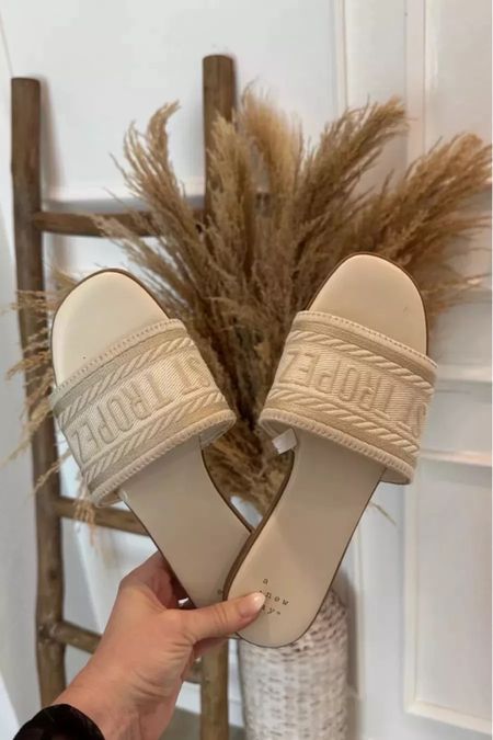 My designer inspired sandals are in stock! Runs true to size and are so comfy!

Target
Sandals 
Women’s shoes 

#LTKShoeCrush #LTKSeasonal #LTKFindsUnder50