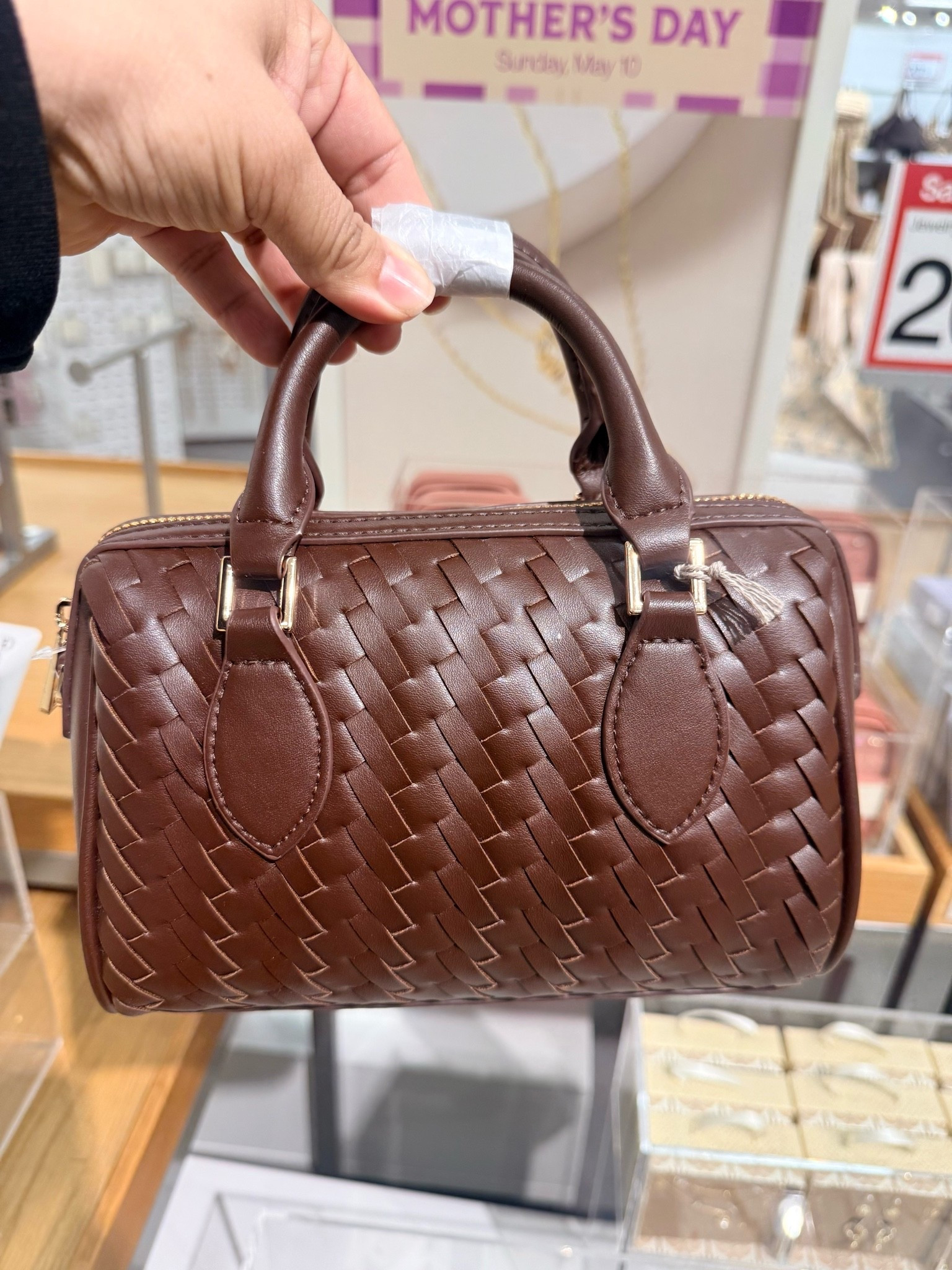 Mi ni Brown  bag 👜🤎

#LTKMothersDay #LTKmomlife #LTKSaleAlert