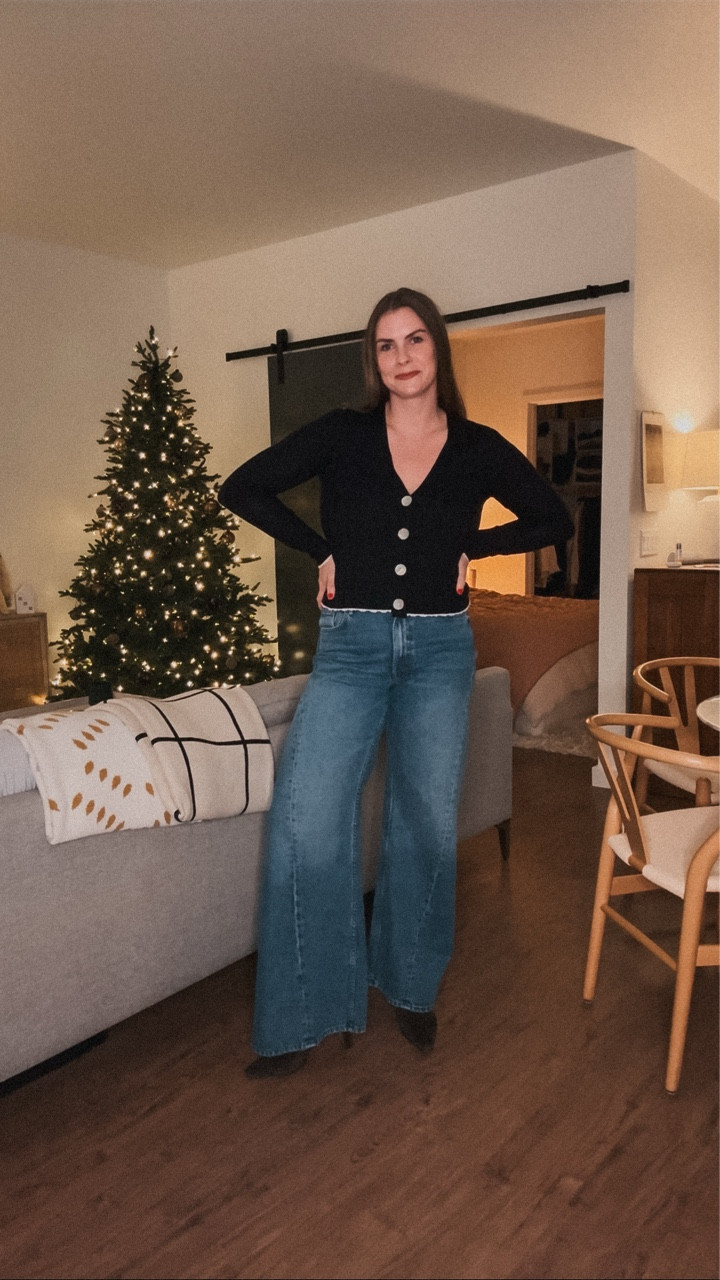 Sometimes I just want to show off a cute fit that I put together. 

Comment ‘shop’ for links to slide into your DM

#madewell #anthropologie #motherdenim #size10fashion #thelemontwistjeans