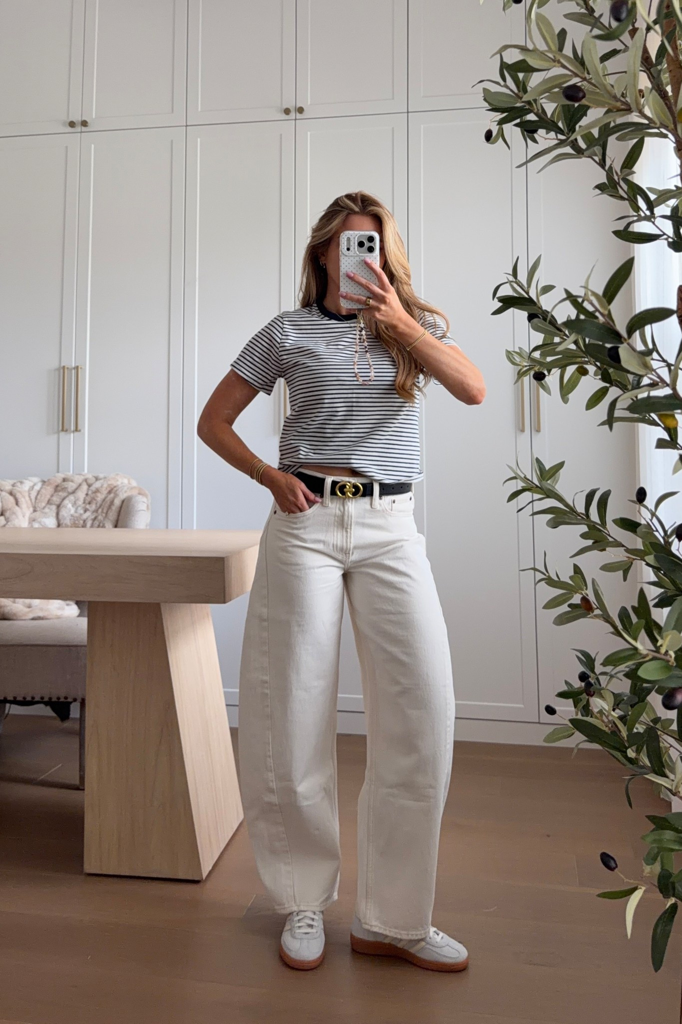 tee: xs // jeans: 24 regular 