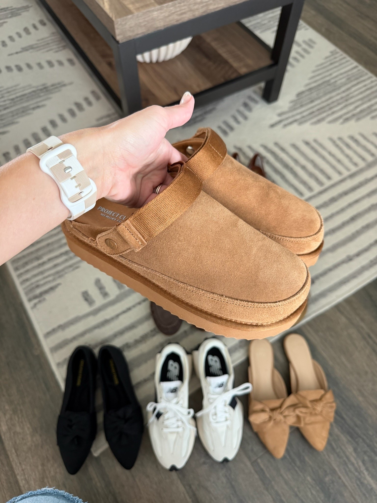 Part of my Fall Shoe haul I know everyone will want - 
You just have to try @Projectcloudshoes
The comfort and quality are so so good. Love the memory foam. These clogs are the perfect fall look for your everyday outfits.

Promo:
ProjectCloud
CLARKE20 - 20% off

//
Project Cloud Shoes
Fall shoes
Comfy clogs
Comfy mules

#LTKdayinmylife #LTKmomlife #LTKSeasonal