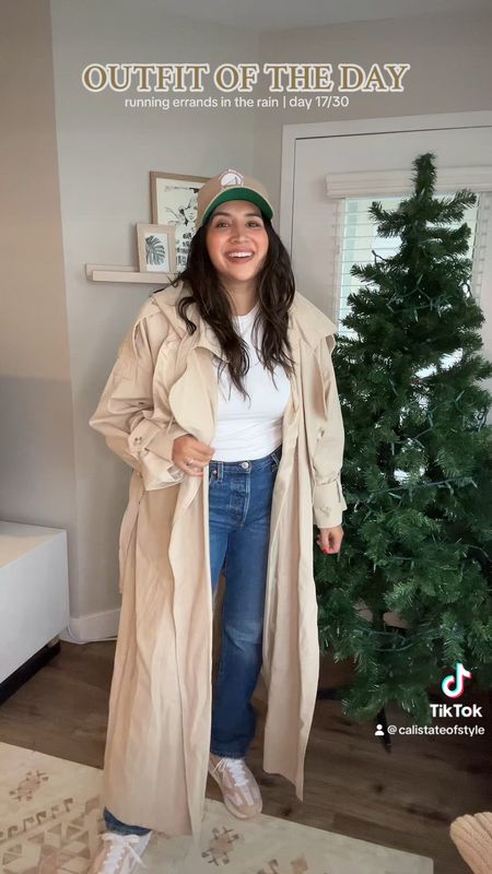 Casual outfit running errands
Trench coat, neutral sneakers, Levi’s