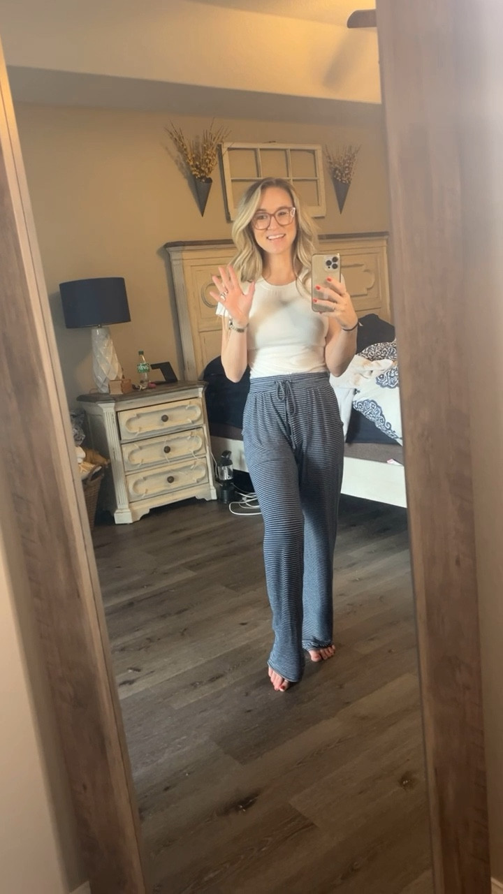 Love a comfy OOTD

Pants are old so they don’t have the same pattern but they do have them in solid blue!

#LTKstyletip