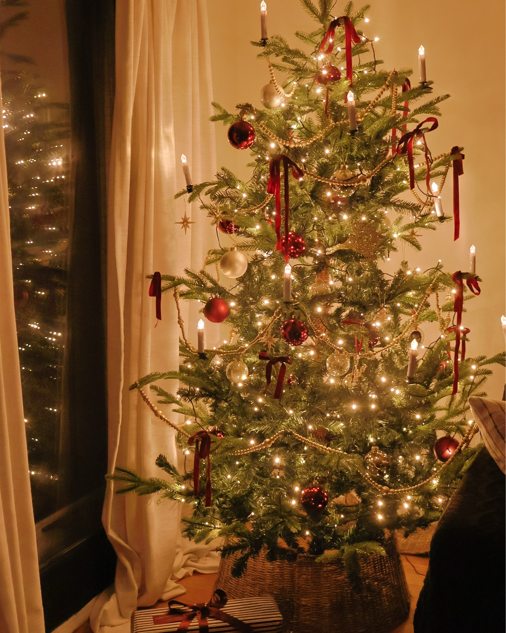 Cozy traditional christmas decor!

#LTKSeasonal #LTKHome #LTKHoliday