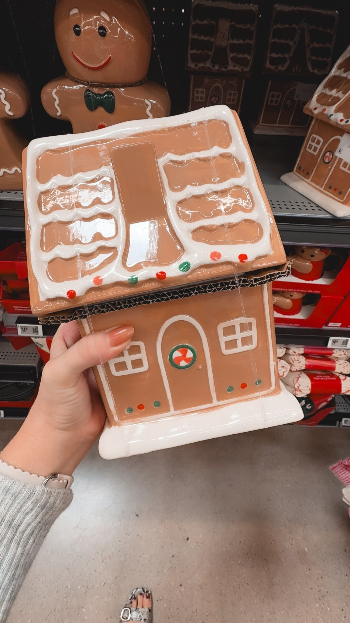 Gingerbread House Cookie Jar 🫙 

Christmas decor, home decor holiday, Walmart home, Walmart 

#LTKmomlife #LTKHoliday #LTKHome