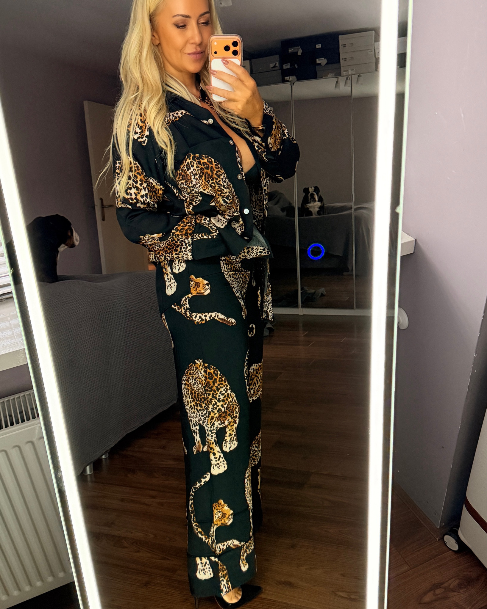 H&M satin leopard pants & blouse - wearing both in small 

#hm #leopard #satin 