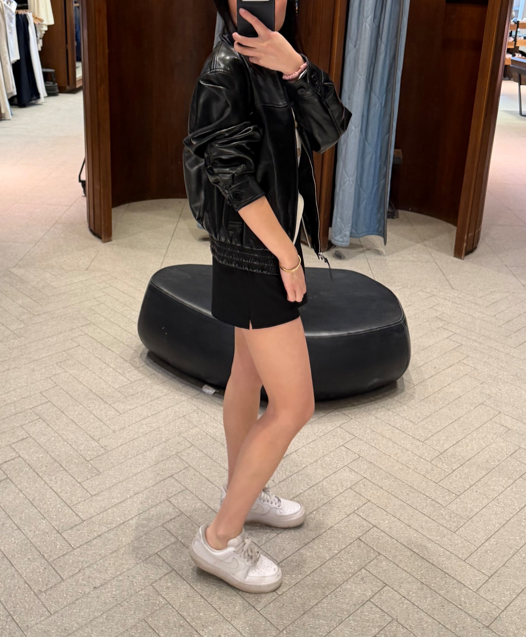 Mini skort - sized up to a 2 for some length
Falcon unreal leather jacket - size XS (tts)

@Aritzia 

skort season, try on session, dressing room diaries, oversized leather jacket, unreal leather, vegan leather jacket, air force 1, mini skort, micro skort  



#LTKfall #LTKsummer #LTKsale