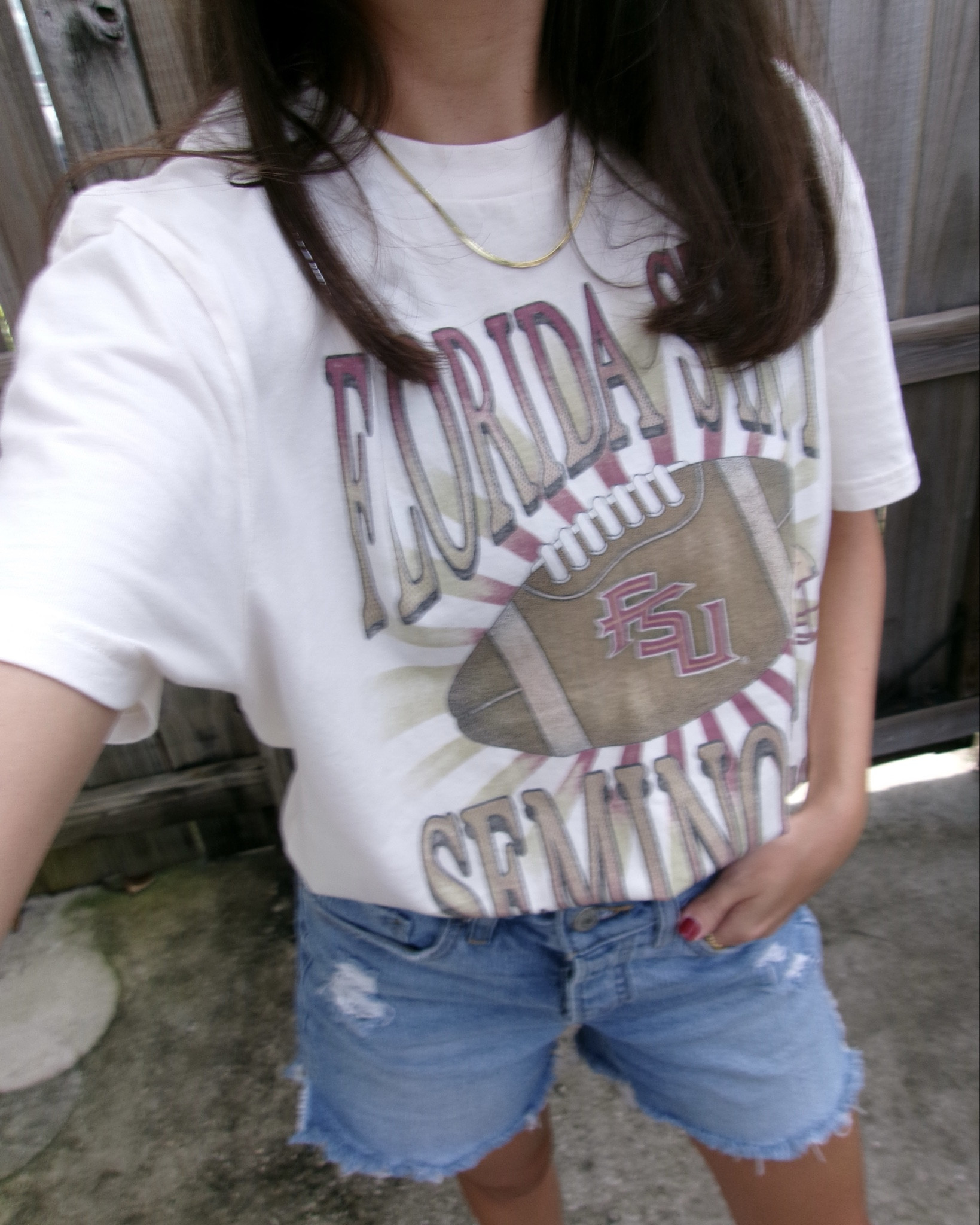 FSU Tee, perfect for game day🍒🏈 // florida state university // tailgate outfit 
