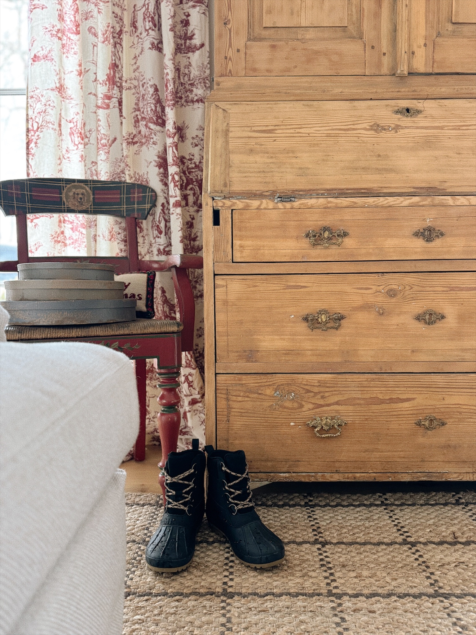 Cozy boots on major sale today!! Love how easy to throw on these are & that classic look. They come in two colors and are true to size. 

#LTKCyberWeek #LTKSeasonal #LTKGiftGuide