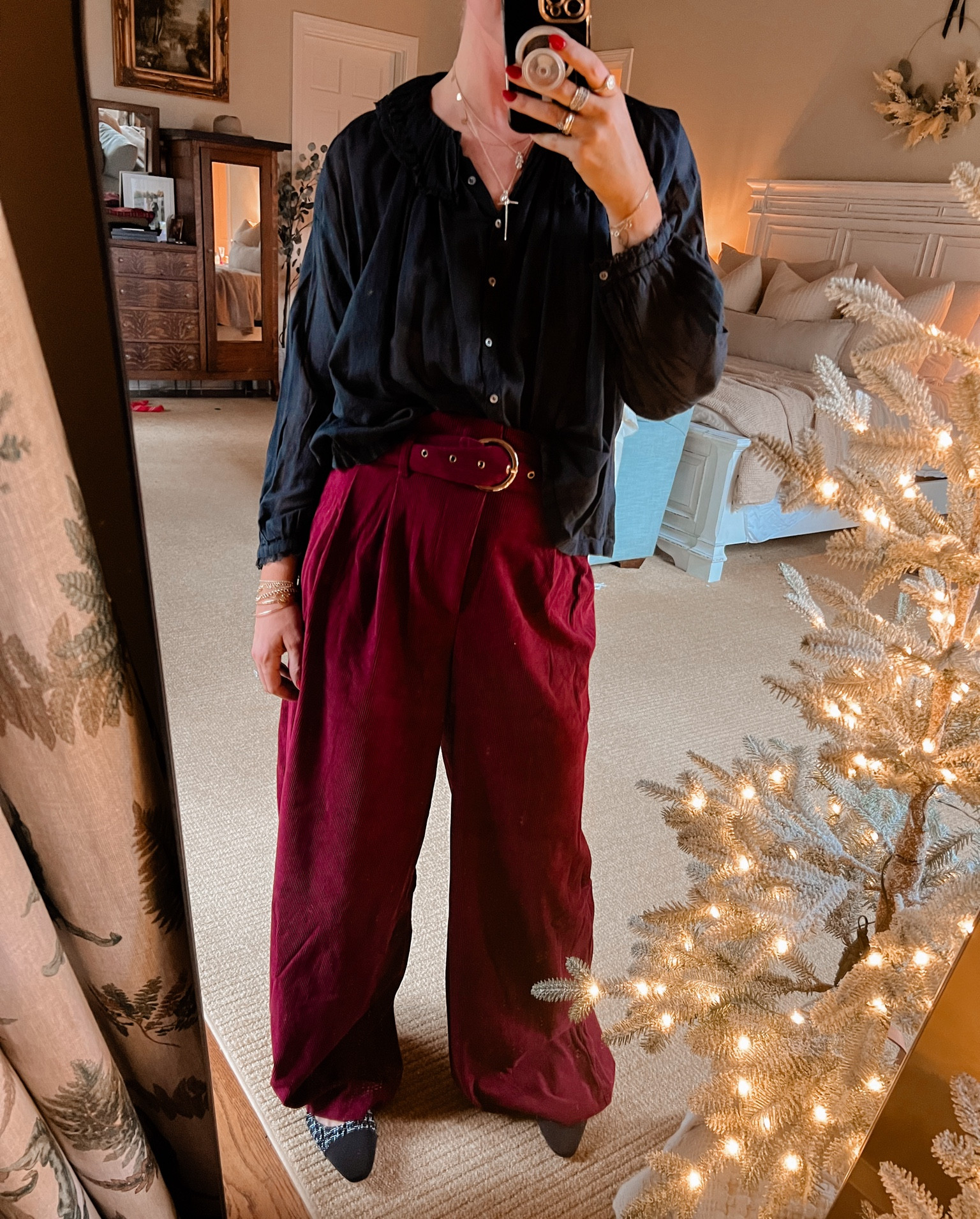 Festive #ootd corduroy pant is AMAZING.

#LTKSeasonal #LTKHoliday #LTKfindsunder50