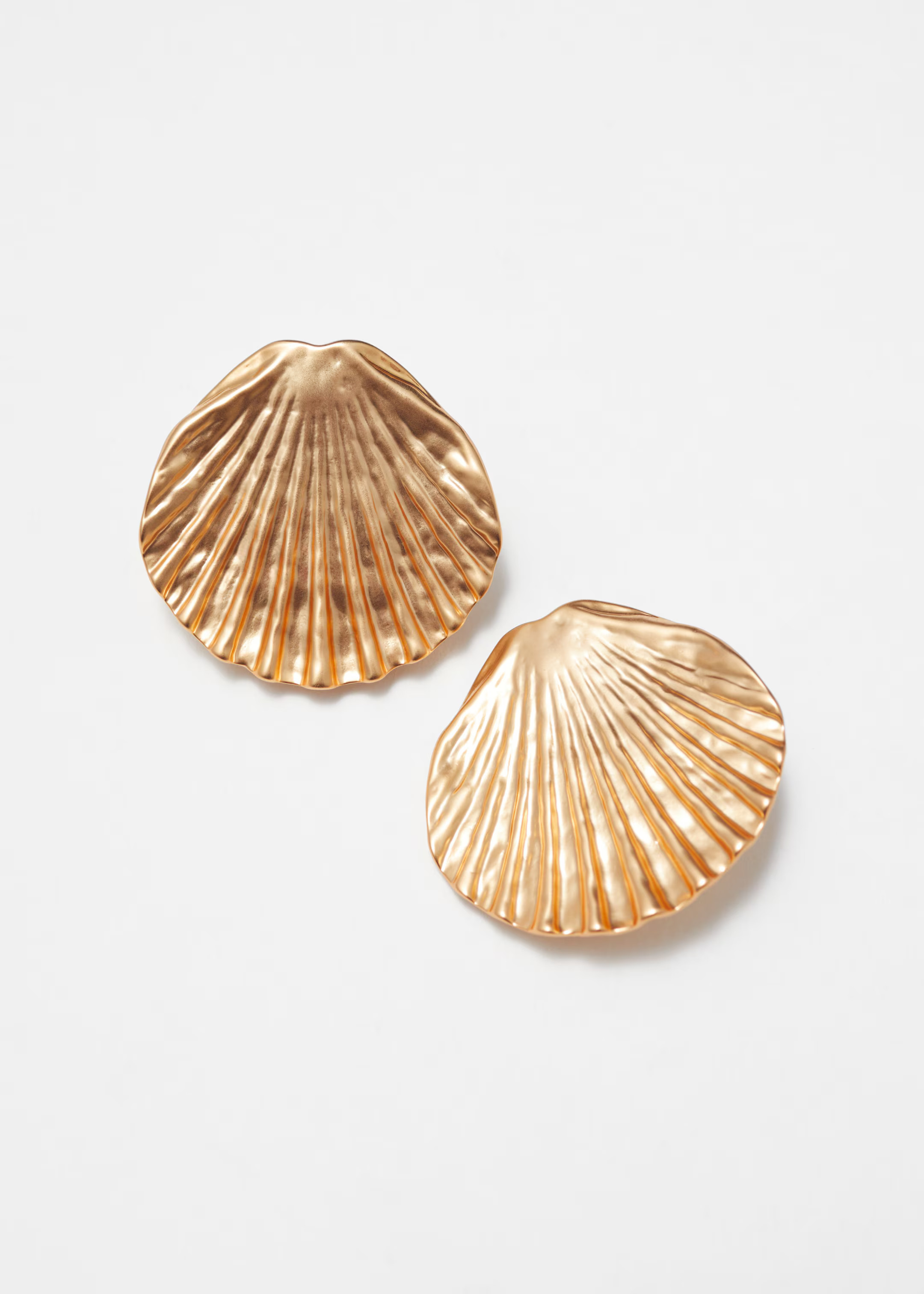Seashell-Shaped Clip Earrings - Gold - & Other Stories - & Other Stories GB | & Other Stories UK