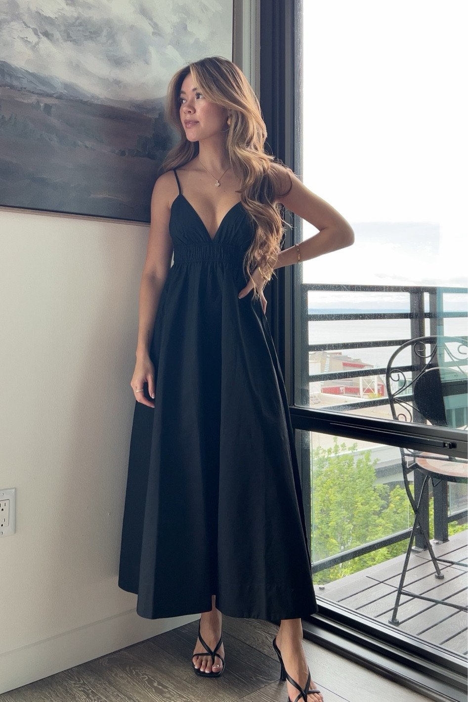 @aritzia has so many cute new arrivals for summer & basics perf for a summer capsule wardrobe 🌞🤍🍓✨#aritziapartner