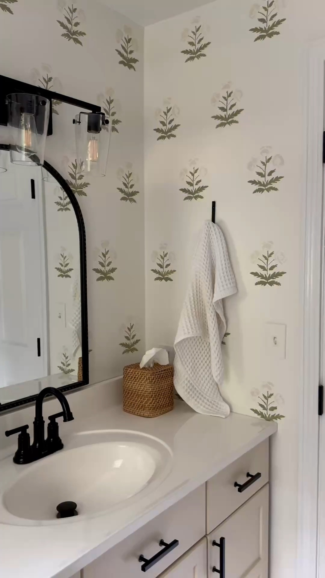 This is a stencil 😍🪴 and I loveeee how this came out! Everything linked here, same and similar items! 

#LTKSeasonal #LTKHome #LTKU