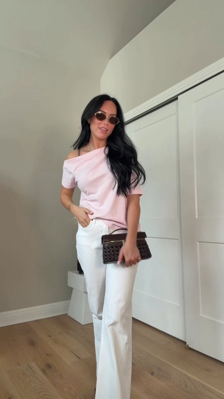 Spring outfit Inspo 🌸 I will have my outfit details on my LTK! 

My sizing 5’7, 145lbs, 32dd
I’m wearing a size small top, size 27 curvelove jeans 