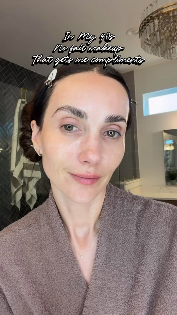 Foundation Estée Lauder re nutriv color 4n1, concealer Double Wear color 3n , Dior bronzer light medium, Gucci bronzer color 1, blush Westman chouquette and Armani highlighter 11, eyeshadow 25, lip liner velvet teddy and gloss in pink, eyeliner in cocoa pave.

Everyday mature skin makeup, mature skin makeup inspo, makeup over 40, annabrstyle.

#LTKOver40 #LTKBeauty