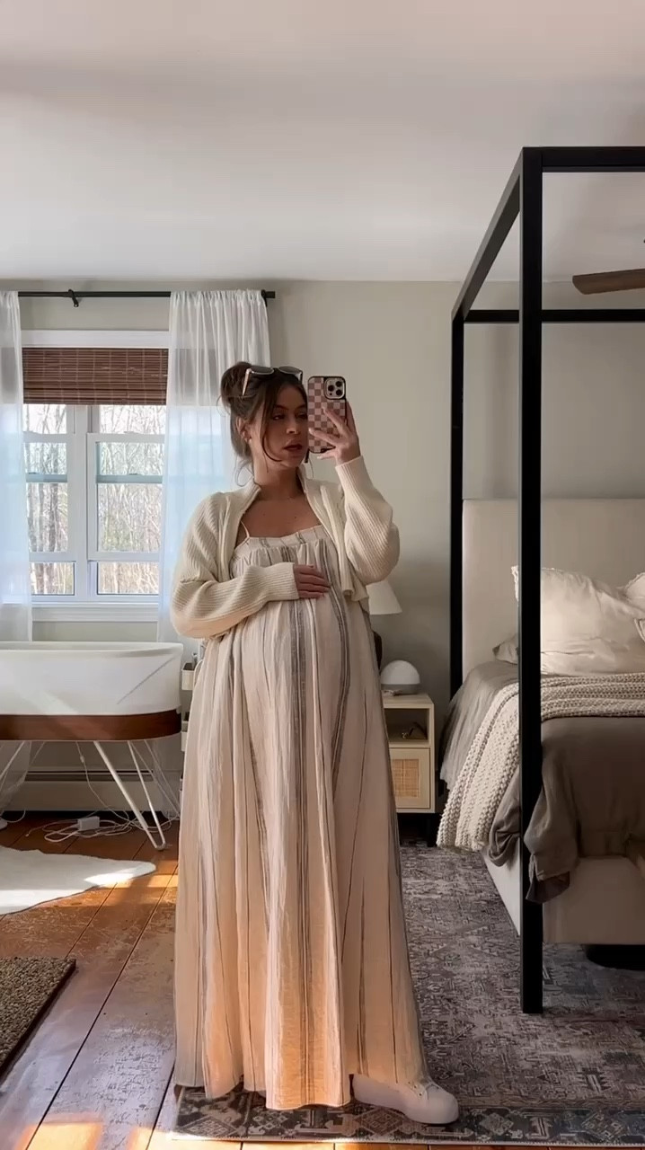 A favorite pregnancy outfit 🫶🏼 bump friendly flowy dress that’s not maternity! Will be perfect for postpartum too 

#LTKBump #LTKStyleTip