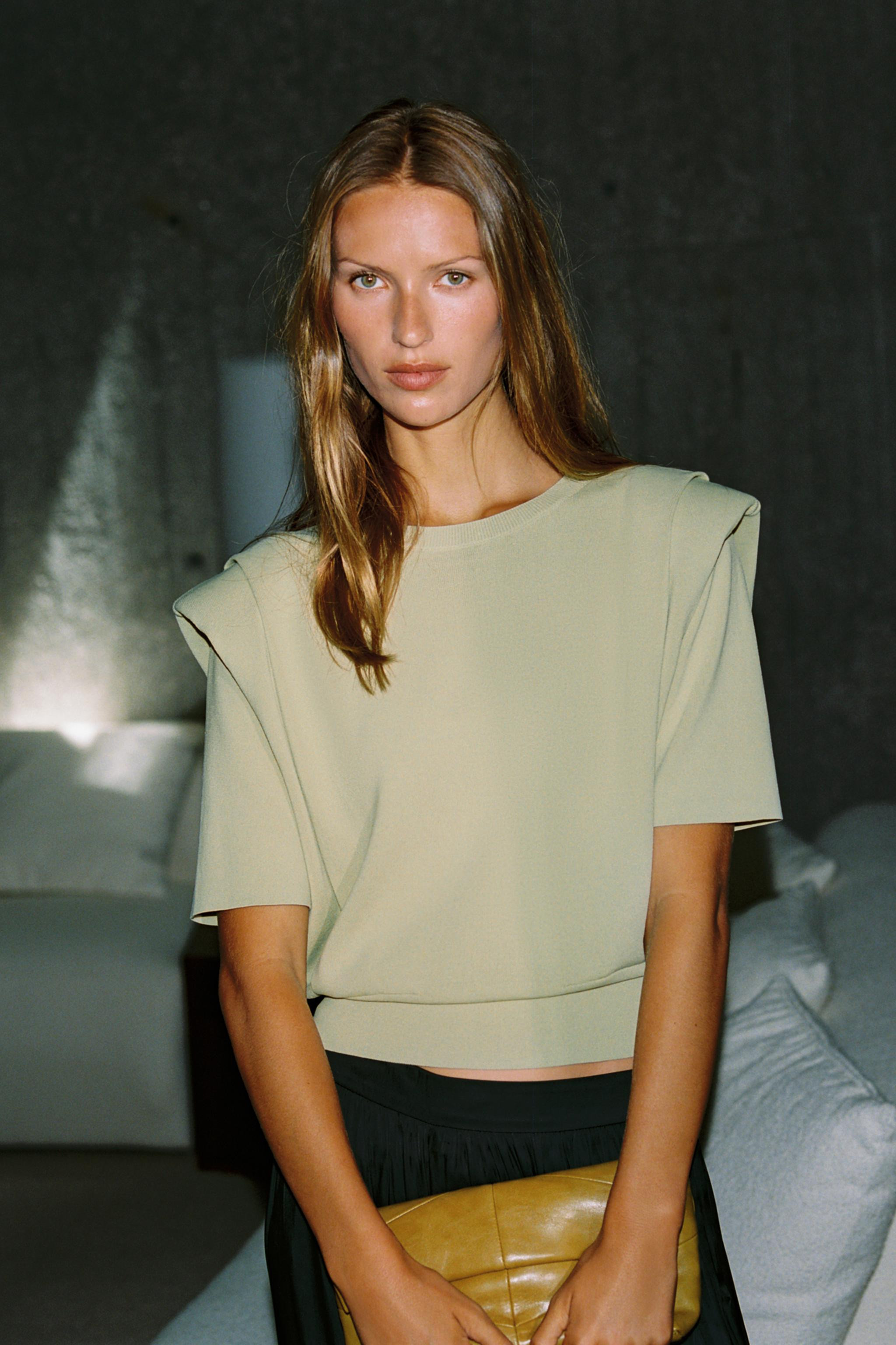 KNIT TOP WITH SHOULDER PADS | Zara US