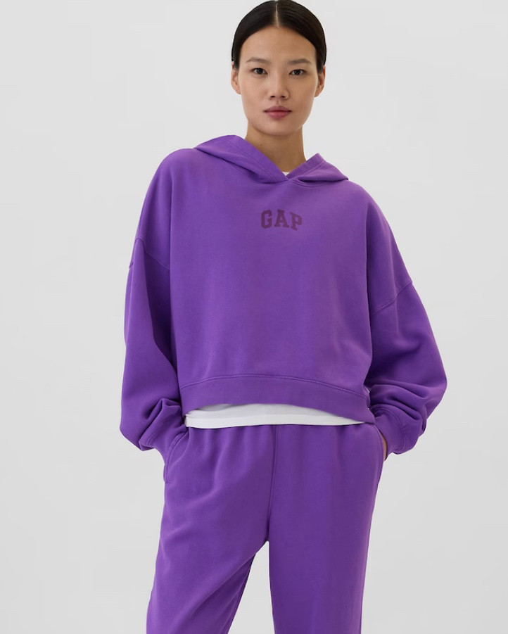Purple for Springs from Gap Factory! Swipe to see a swatch & comparison to my Nike sweatshirt. 

Best for Clear/Bright Springs

#createdcolorful #createdcolorfulspring #hocspring #tcispring #pcaspring #lightspring #warmspring #truespring #brightspring #clearspring #paintboxspring #bluespring #hocviolet