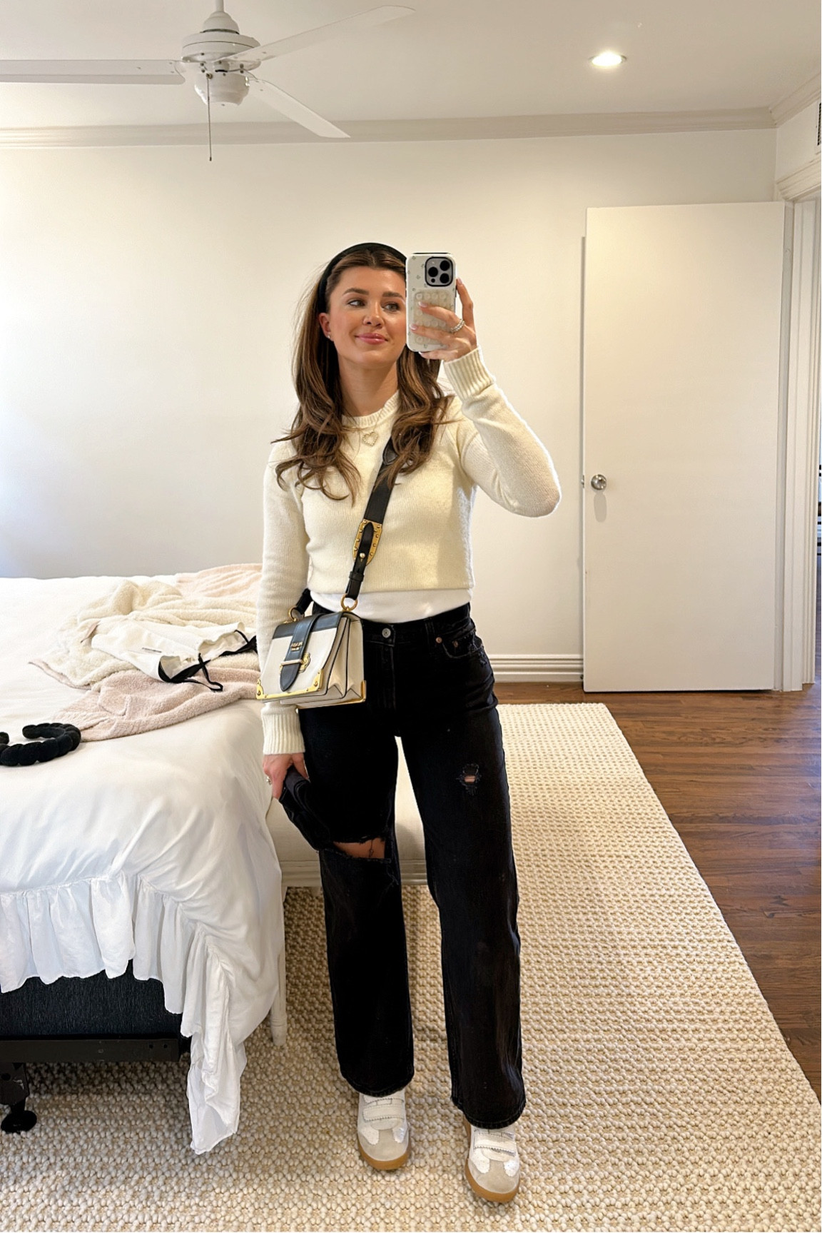 who is she wearing black jeans?!?! love this fit though! classic & cool🖤