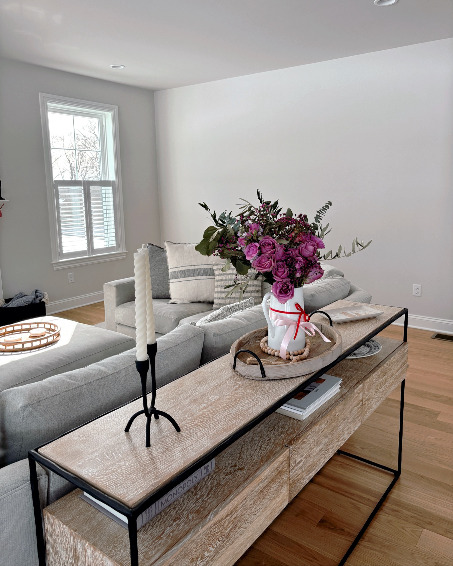 Living Room Console 🛋️

#LTKfamily #LTKhome #LTKstyletip