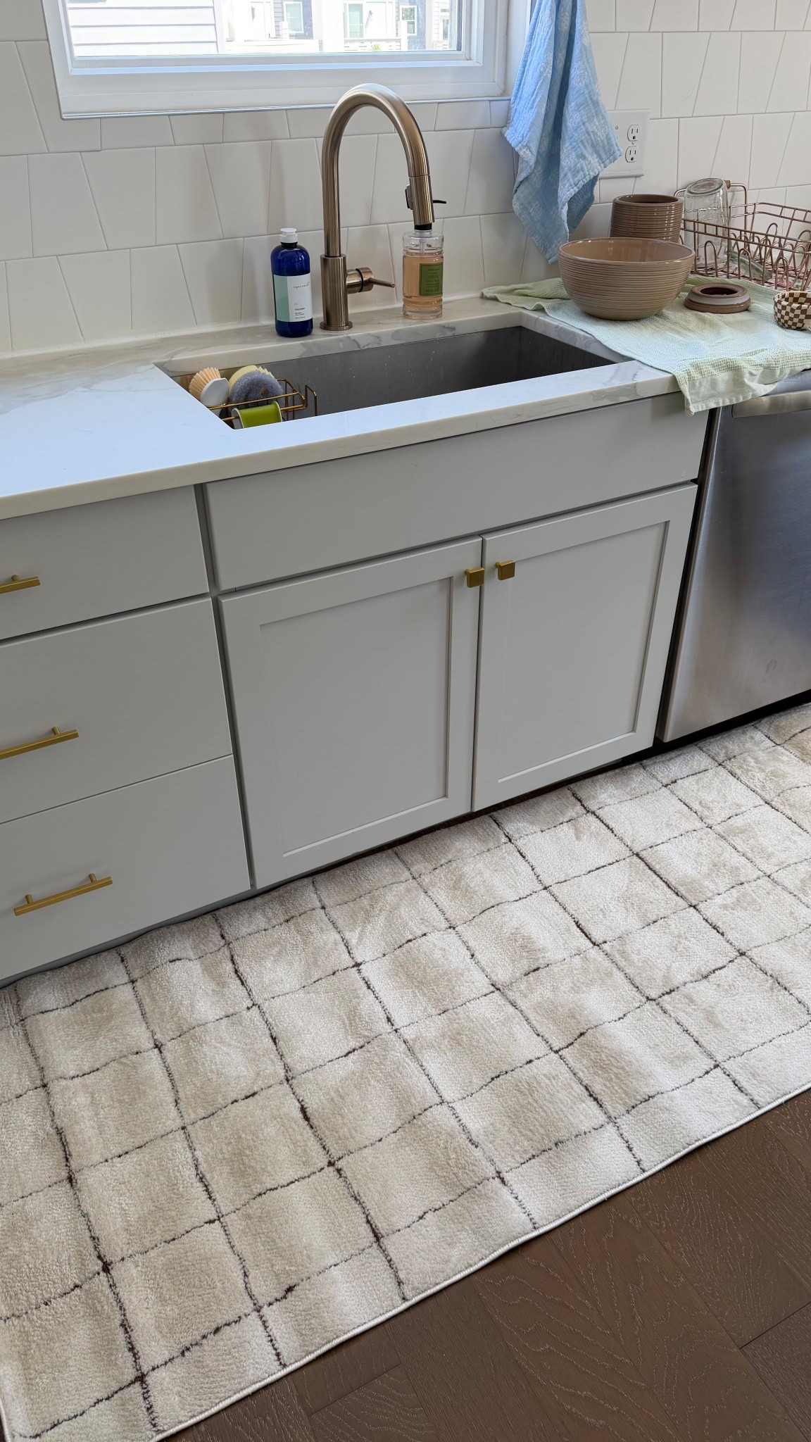 Loving this Amazon rug in our kitchen! 




#LTKHome #LTKdayinmylife #LTKmorningroutine