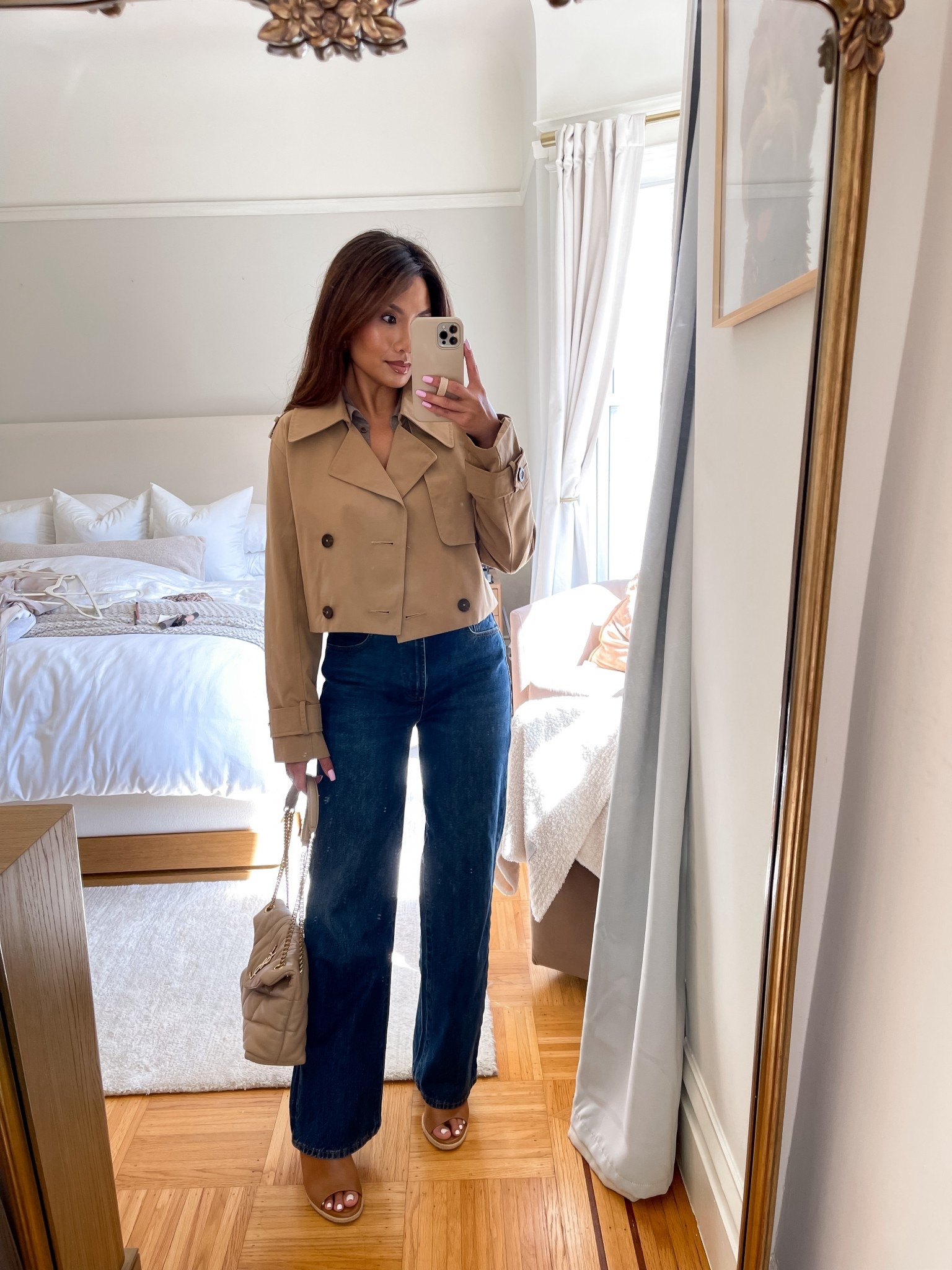 Love this Abercrombie cropped trench! 

Cropped trench - tts, wearing xs 
Top - tts, xs (color is sold out so linked a similar one from ref)
Belt - tts, xs
Jeans - tts, 25 in be dark about bleu
Wedges - old, linked similar 
Bag - small size in dark beige 


#LTKPetite