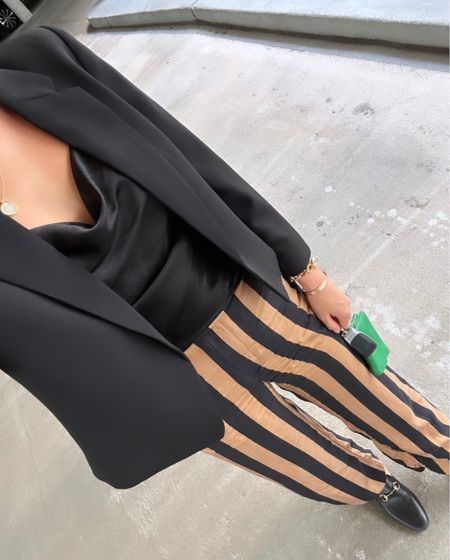 Cropped blazers easy to pair with pants! 

#LTKstyletip #LTKFind #LTKworkwear