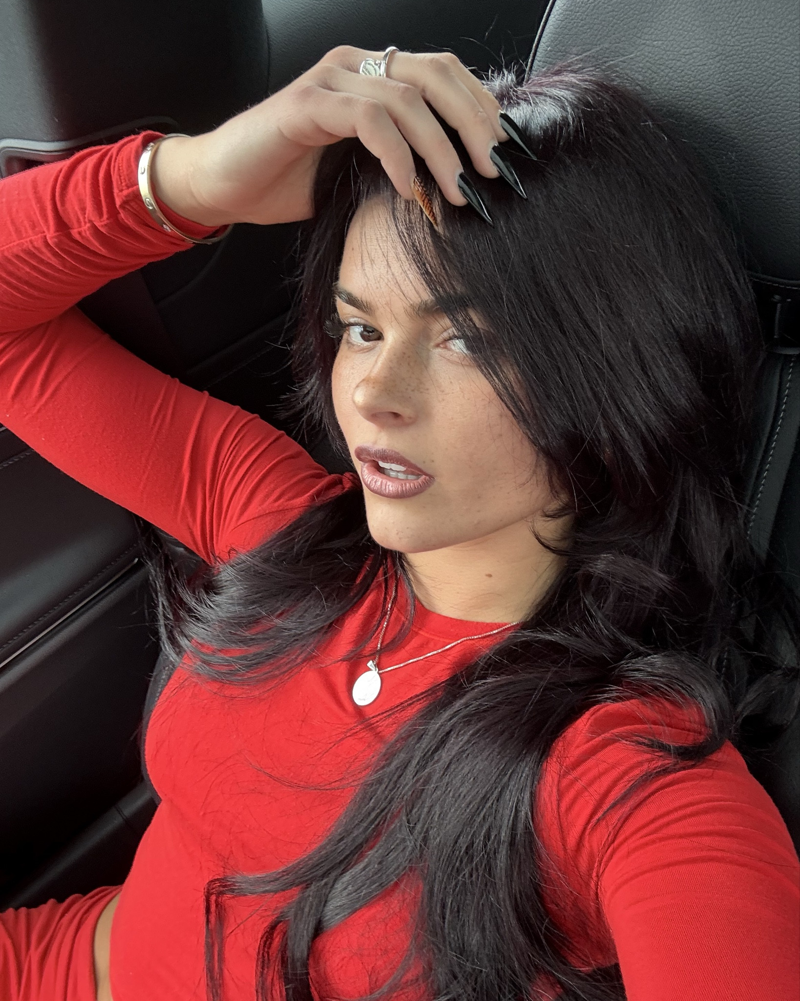 highly requested skims pjs🤭🤭 (obviously the color way isn’t available anymore but these are the peices!!)

#LTKmorningroutine #LTKootd #LTKgrwm