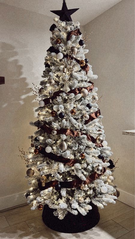 Neutral Christmas Tree 🤍

#LTKHoliday #LTKhome #LTKSeasonal