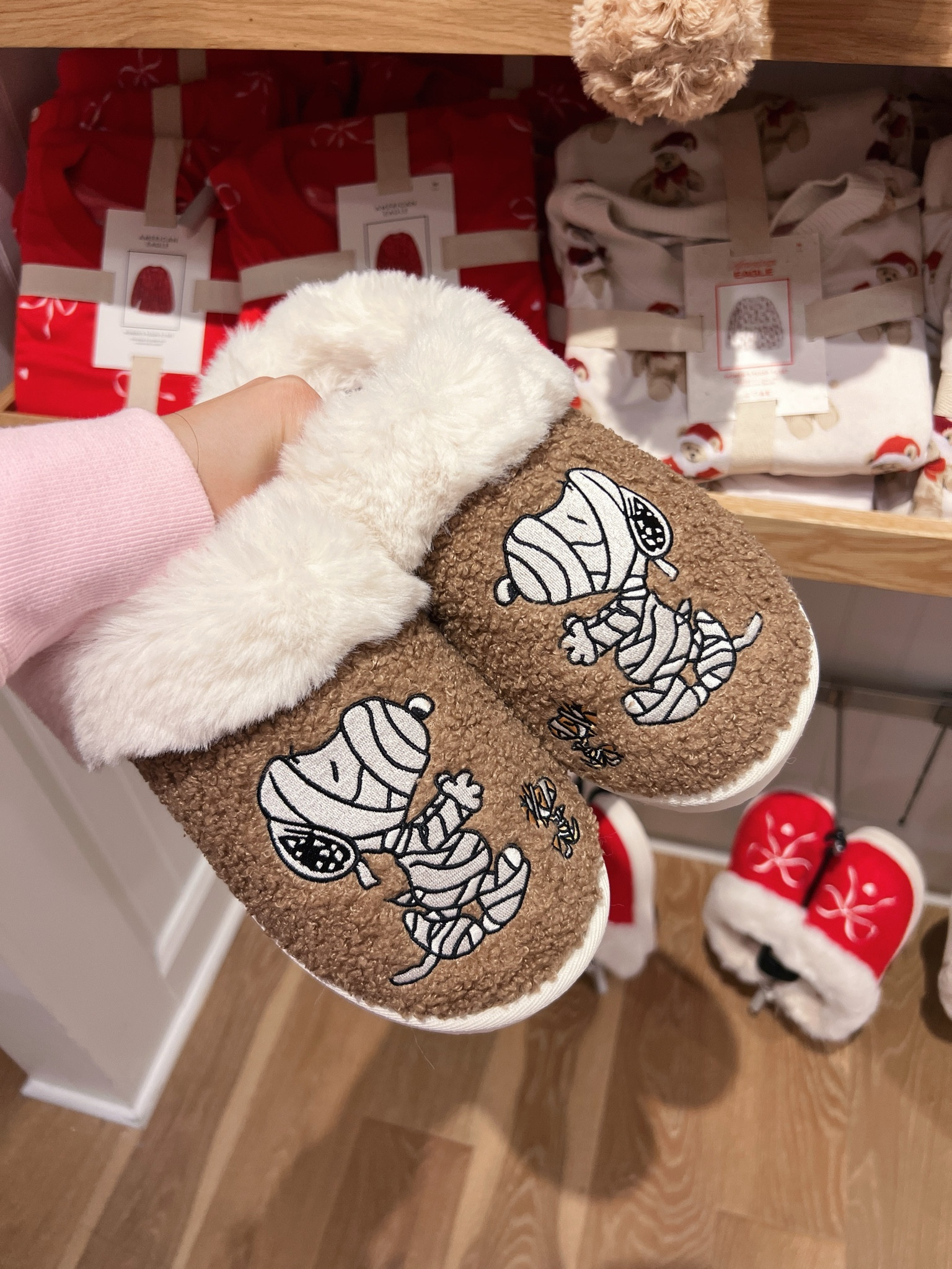 Snoopy slippers from American Eagle 🎀

#snoopy #slippers #americaneagle #aerie #christmas #holiday #giftguide #bow 

#LTKShoeCrush #LTKHome #LTKGiftGuide