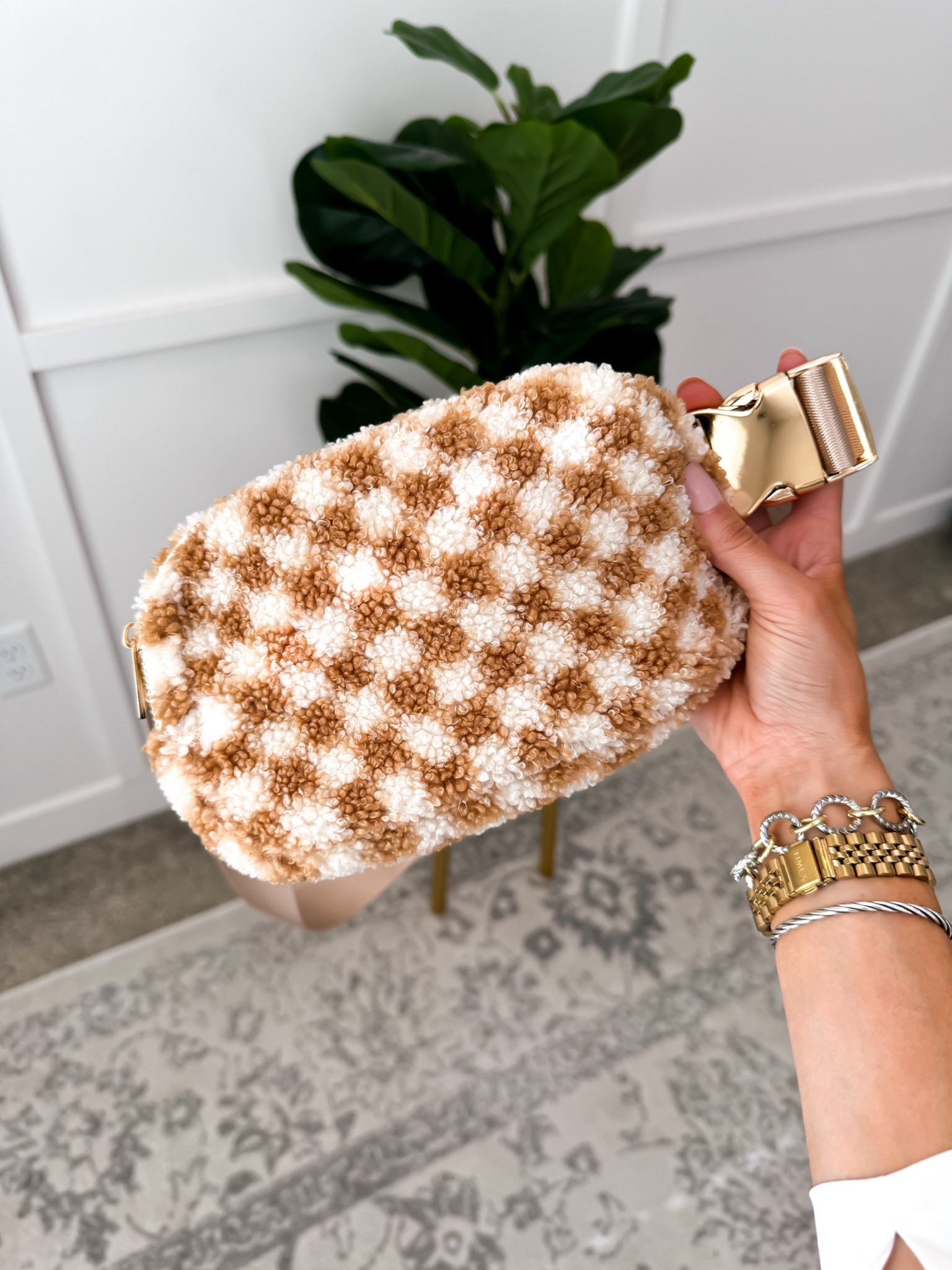 The cutest Sherpa crossbody bag with gold details! Would make a great gift for her! 

Gifts for her | gift ideas | Christmas gifts | gift guide for her 

#LTKGiftGuide #LTKHoliday #LTKItBag