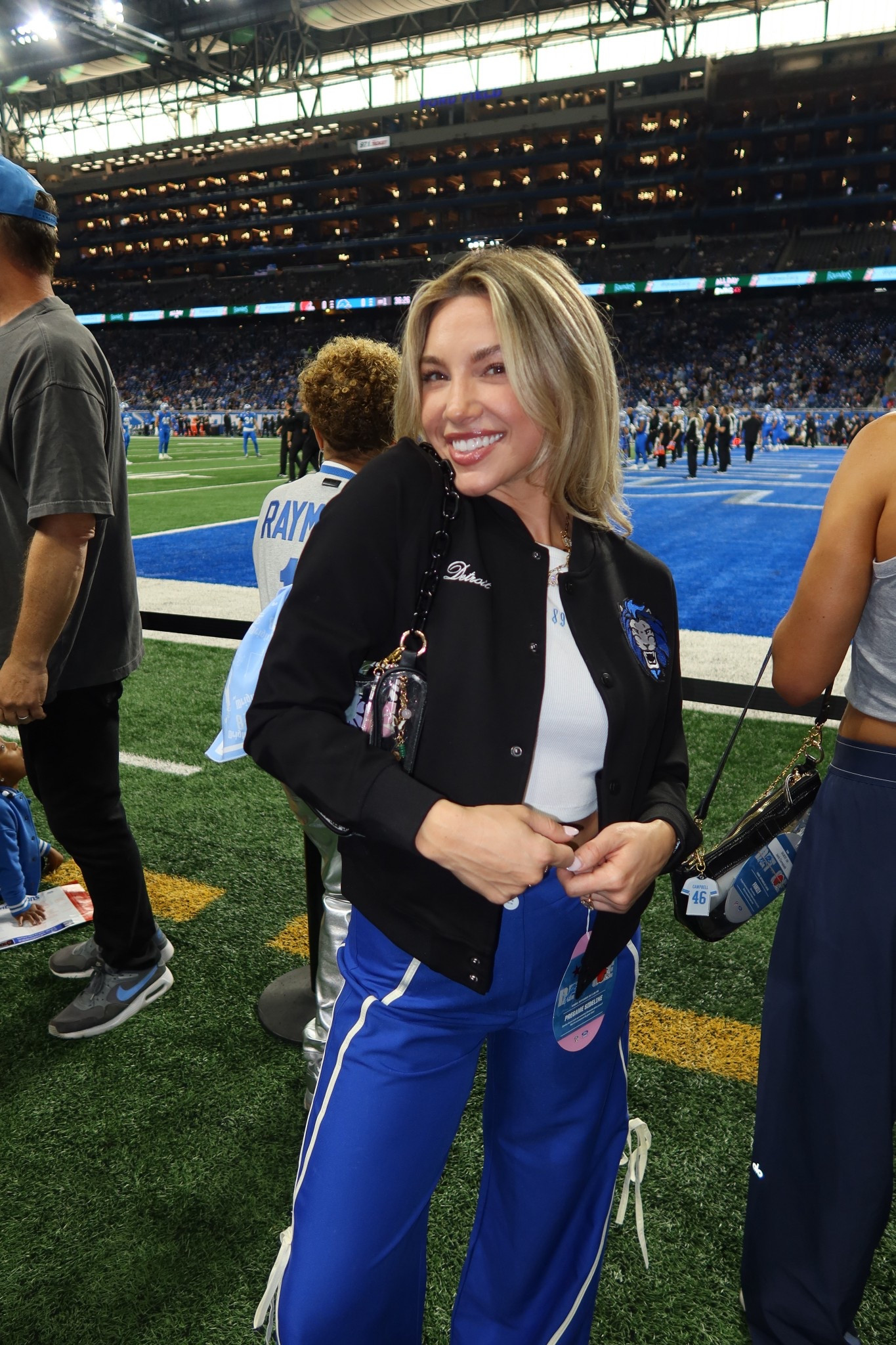 game day party pants!!!! 🦁💙

#LTKU #LTKStyleTip #LTKActive