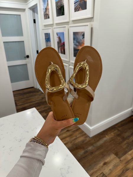 Flat sandals / on sale 

#LTKfindsunder50 #LTKshoecrush #LTKsalealert