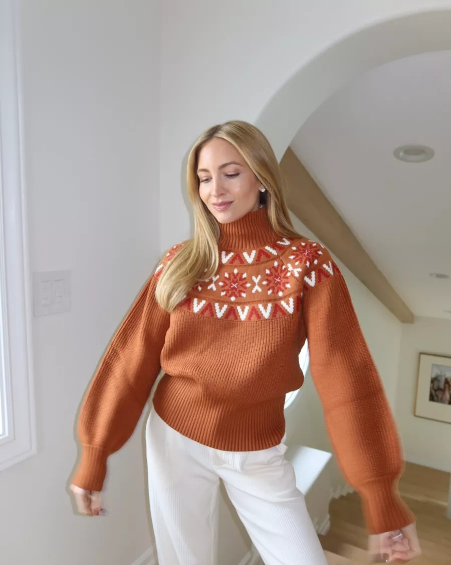 Time to head to the snow!! Packing for Utah & taking these 3 perfect @varley looks - which is your favorite #1, #2 or #3? The sweater scarf combo may be mine.. ❄️🤍 #invarley Sizes worn here: Sweater XS (relaxed fit) Pants XXS (they run a full size big!) #LTKHoliday 

 #LTKSeasonal #LTKStyleTip