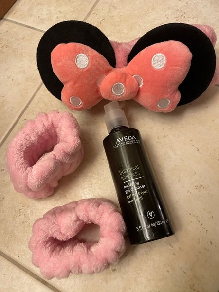 Last min gifts for a spa day! 

Minnie 3D Plush Headband
THE CREME SHOP
$14.00Current Price $14.00
Final Sale at Nordstrom Rack

SPA Wrist Washband 4 pack from Amazon

Aveda botanical kinetics™ purifying creme cleanser

#LTKGiftGuide #LTKbeauty #LTKsalealert