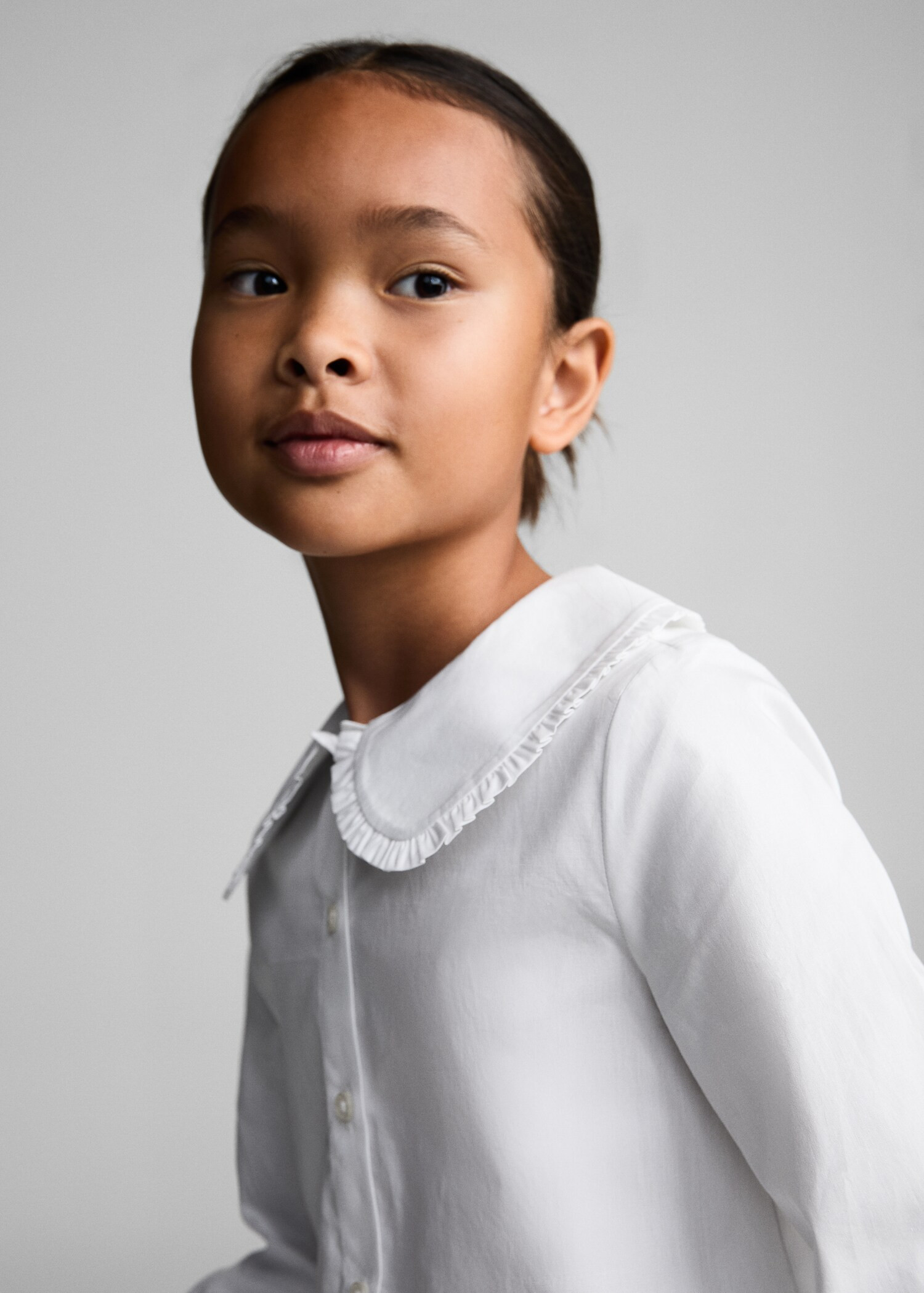 Hemd mit Lochdetails und Babydollkragen | MANGO (DE)