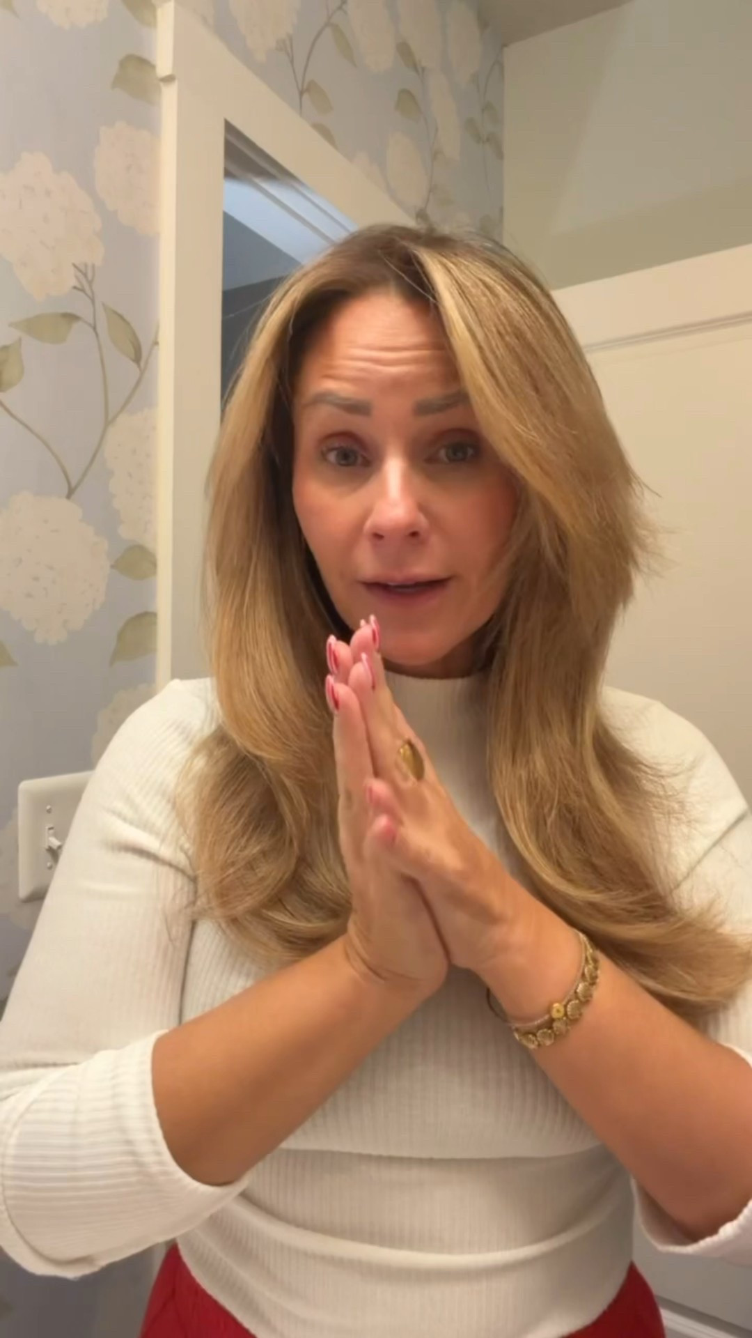 The heatless rollers I swear by 🤍
Soft curls, zero damage, minimal effort. Linked here.



#LTKmorningroutine #LTKselfcare #LTKgrwm