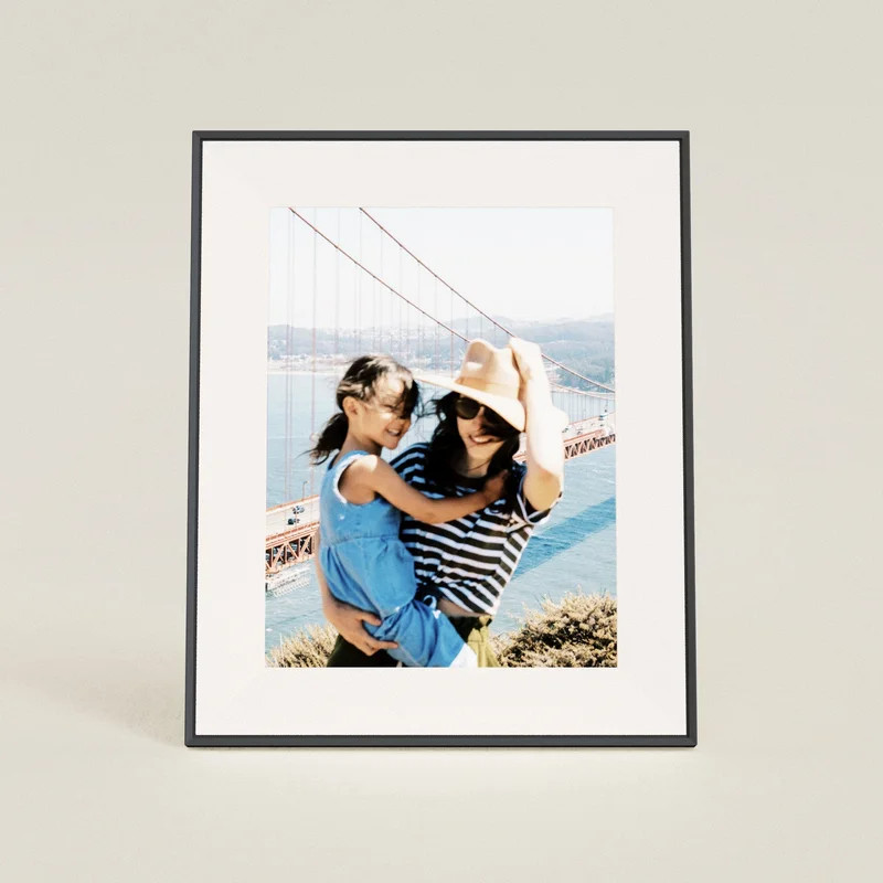 Aspen 12" | Aura's most versatile HD digital picture frame | Aura Frames