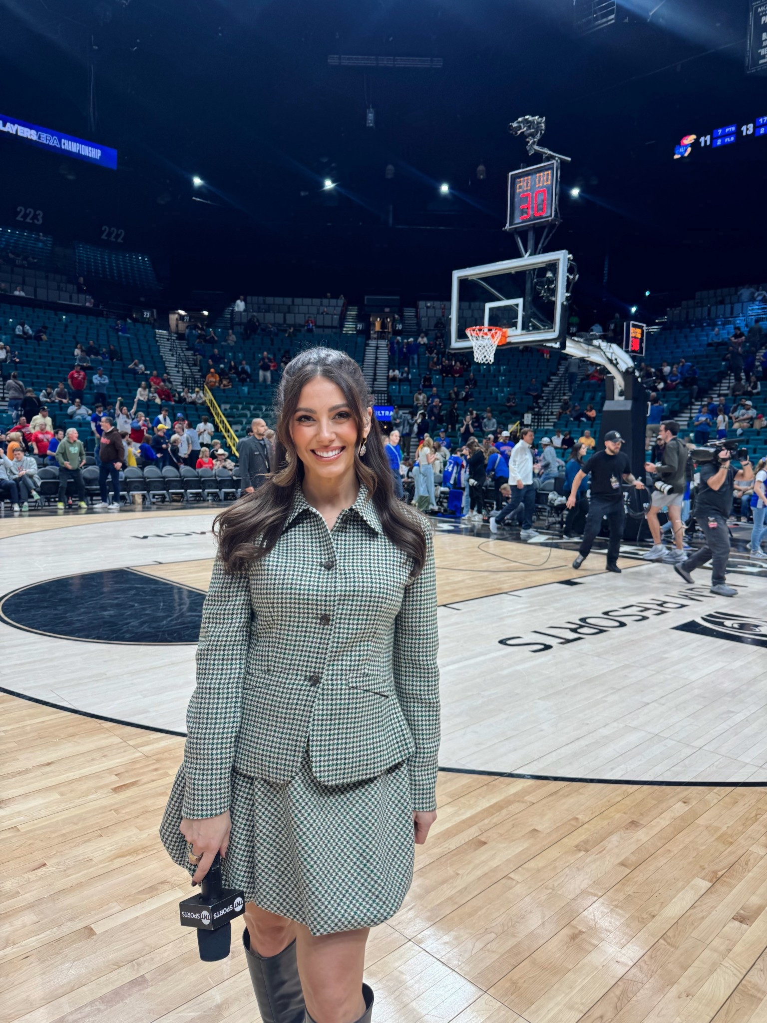 The cutest and most flattering set ever!!! I’m obsessed. Wore a size M in skirt and size 6 in blazer at 23 weeks pregnant. Fits true to size! 

#LTKHoliday #LTKWorkwear #LTKBump