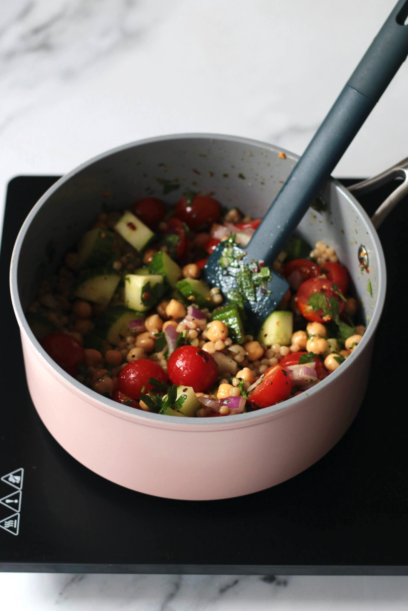 Why I use the Ciarra ceramic coated pans and induction hob.

Lightweight, easy to clean and heat evenly, which makes everyday cooking and meal prep simple. I also love how compact the induction hob is for smaller kitchens.

Linked here:

Ciarra induction hob
Ceramic coated cookware
Induction cooking
Easy clean pans
Modern kitchen essentials

#Ciarra #InductionCooking #KitchenEssentials #LTKkitchen


#LTKhome