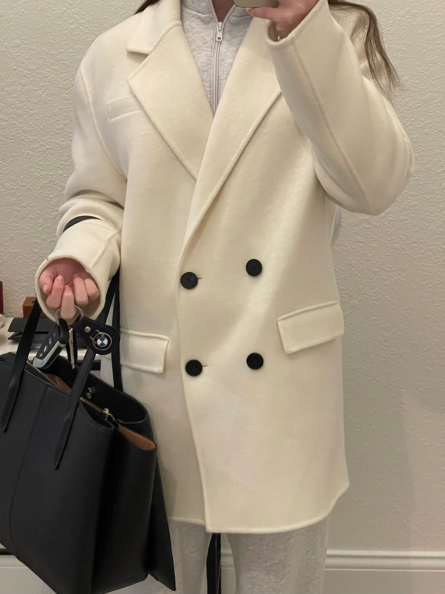My bag is from Freja New York : Paloma Tote and blazer is The Frankie Shop : Reneta Wool Blazer in ivory 🤍 

#springstyle #comfystyle #airportstyle

#LTKSeasonal #LTKtravel #LTKstyletip