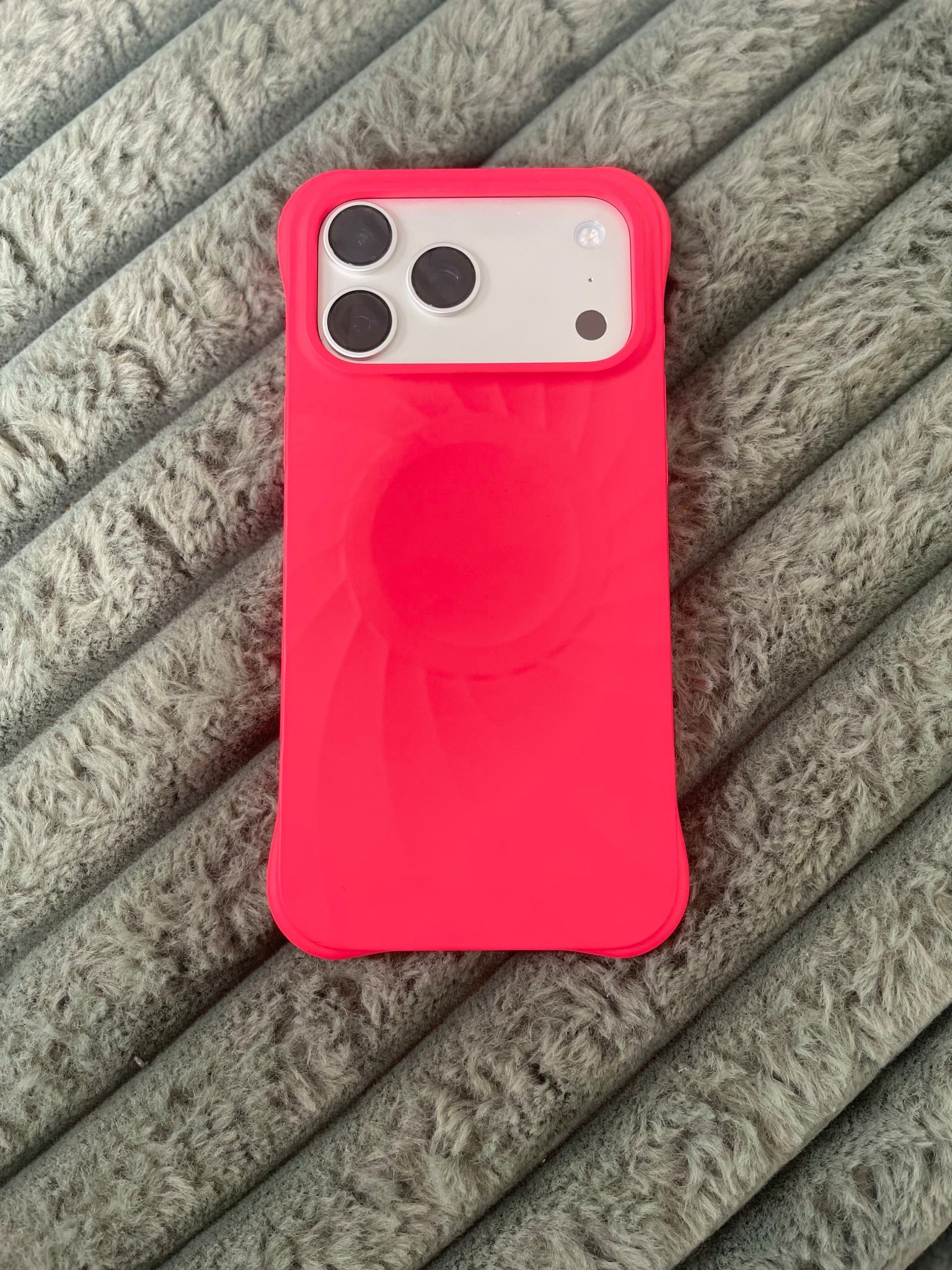 Power color! ❤️ You can't go wrong with a bold red phone case, and the swirl texture on this one adds the perfect amount of detail.

#LTKHome