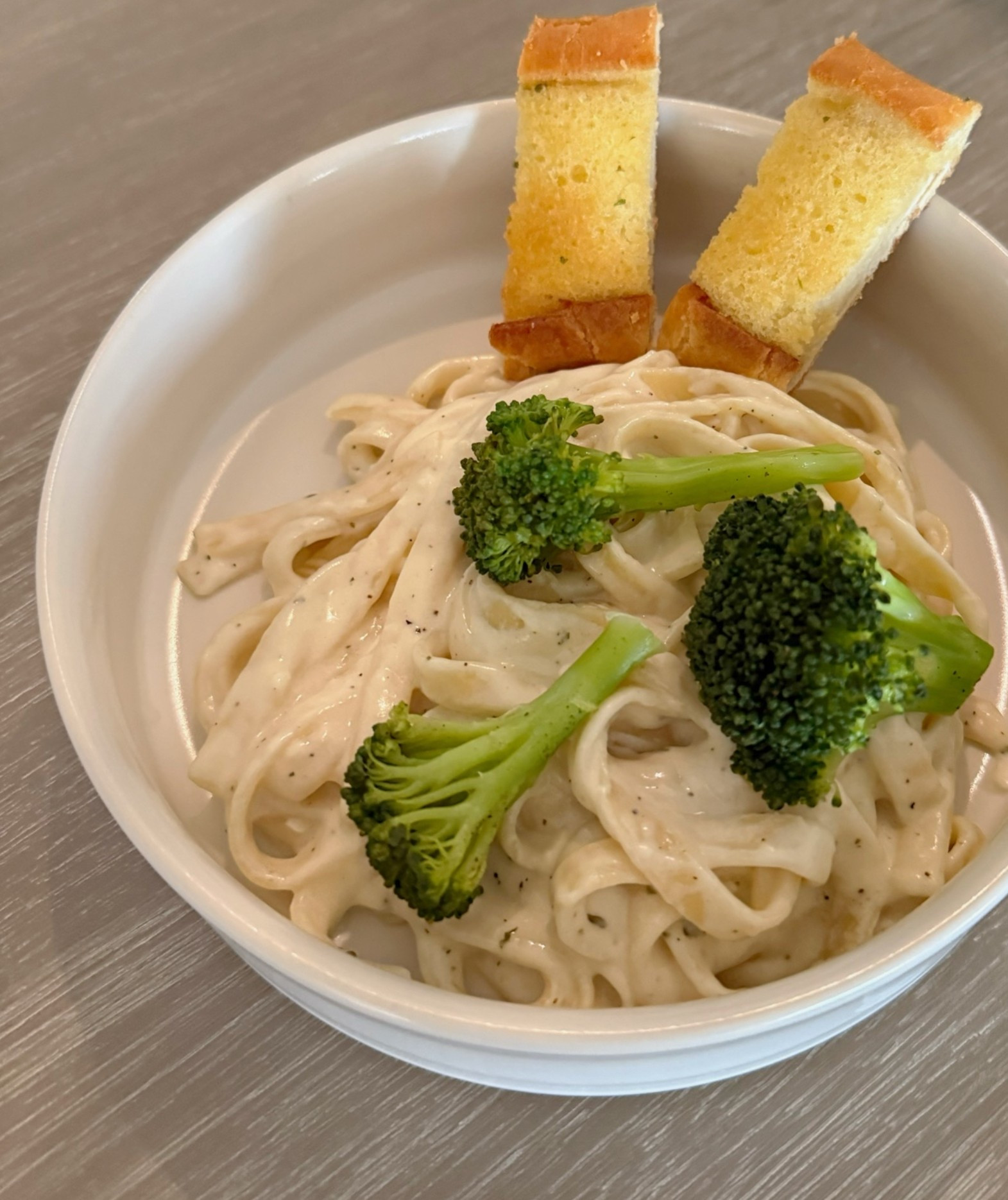 These bowls worked out perfectly for our pasta night. @far&away.com 

 

#dinnerware #bowls