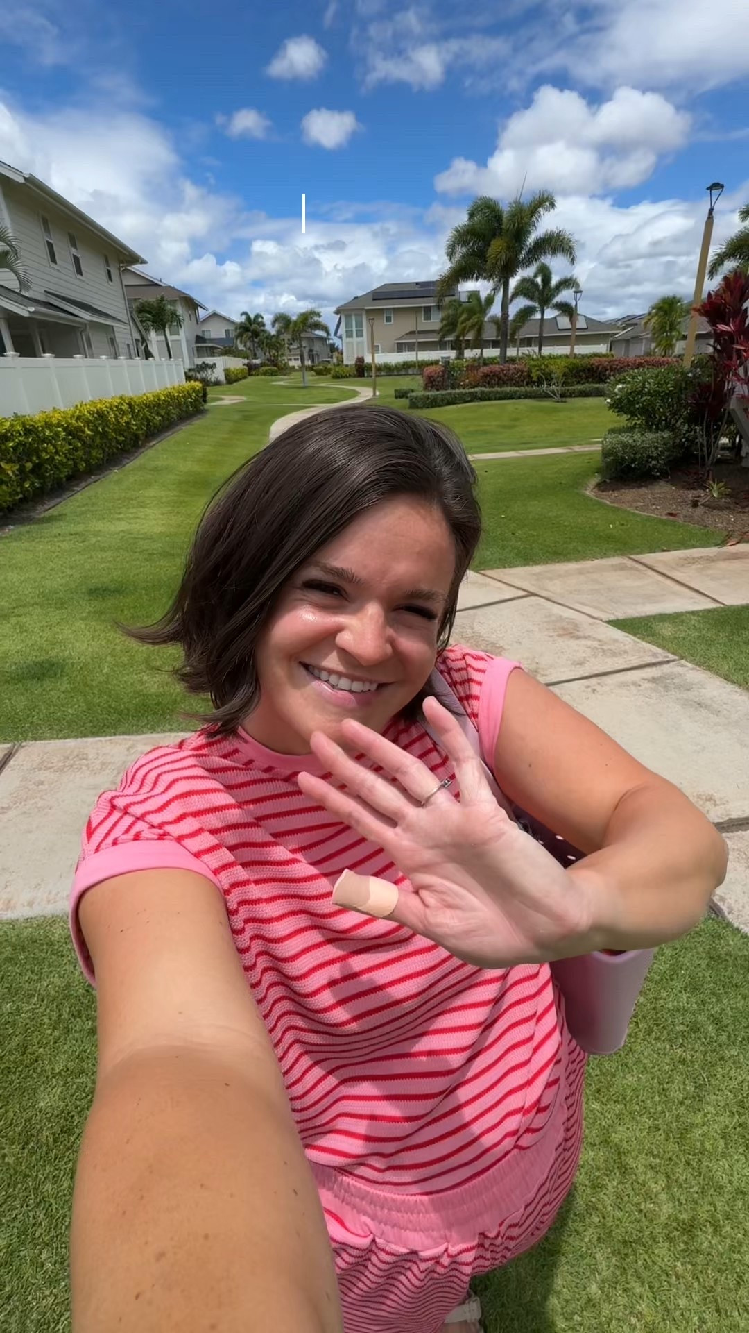 cutest, easiest set with a lot of stretch! I’m 5’7” 180 pound and wearing a size XL. Also my bogg bag is the color beach hydrangea. I LOVE it and can’t live without now haha 