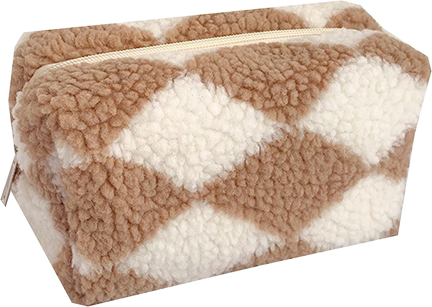 Checkered Sherpa Pouch (Coffee) | Amazon (US)