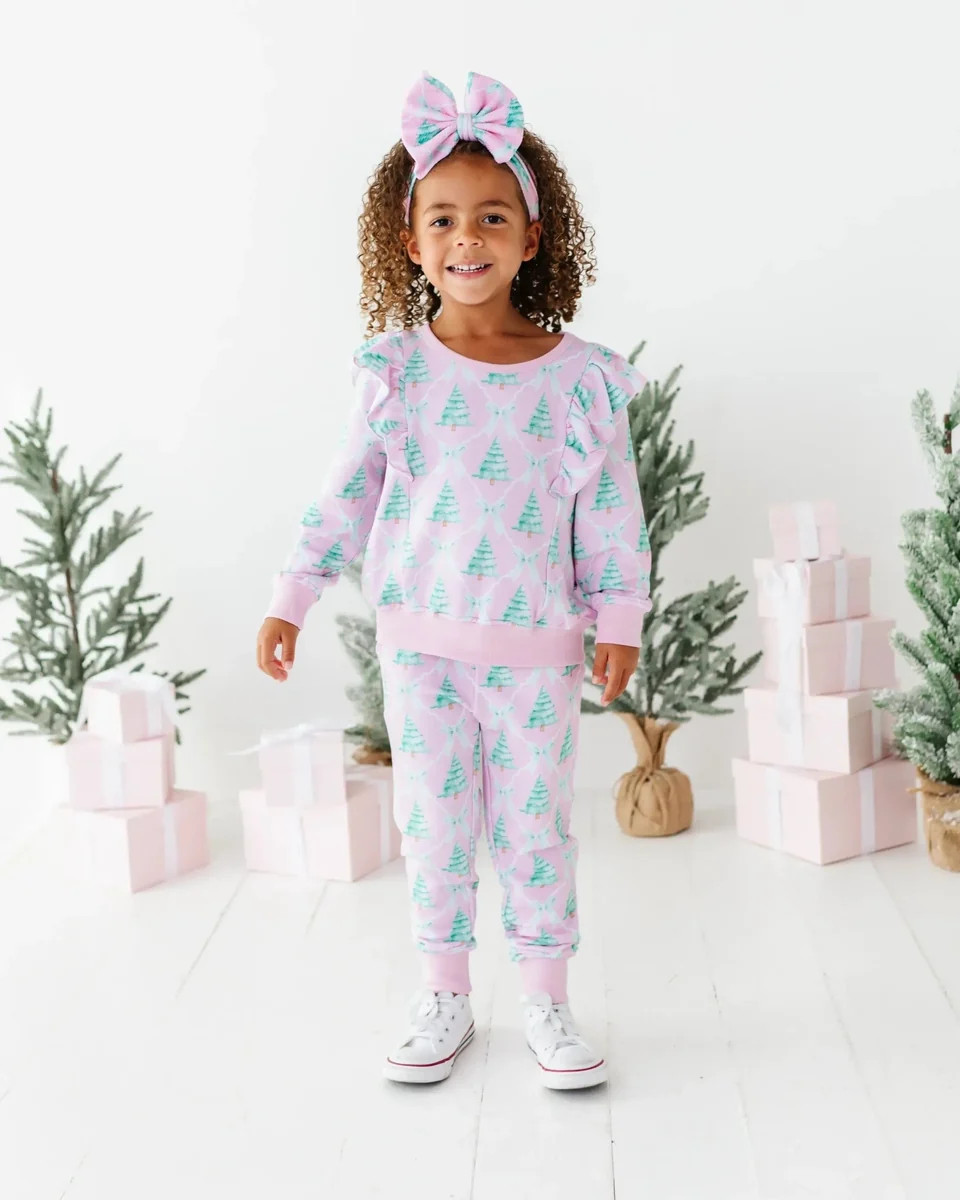 Un-fir-gettable Jogger Set | Bums & Roses