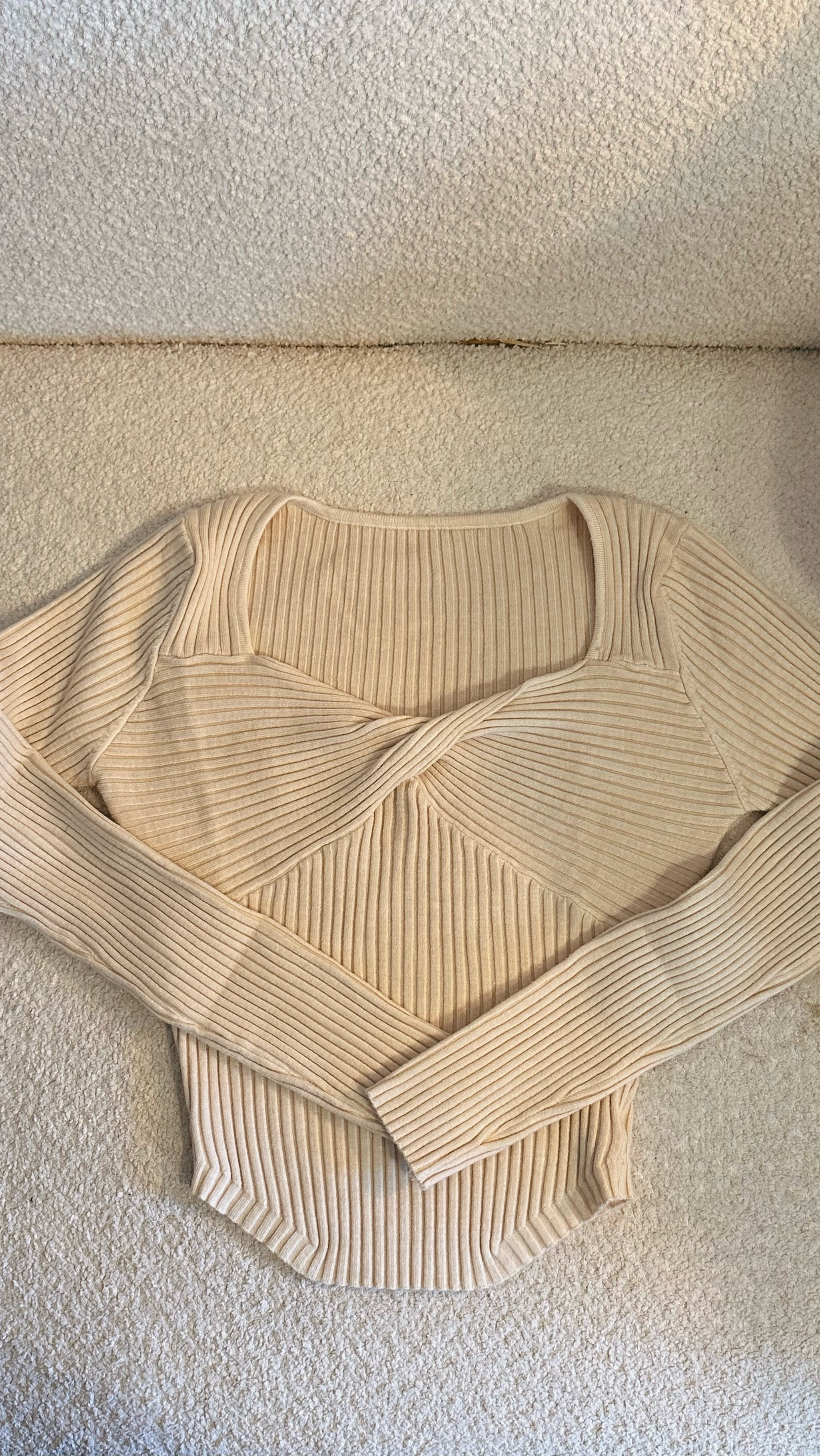 Chyrii Longsleeve 🤍 Complete Amazon Outfit 

Only 7 weeks till spring! 🌷 
Which means it’s time to start transitioning your wardrobe from winter to spring. A good way to start the transition is to keep clothing that you’re able to layer. This cute long sleeve from Chyrii is perfect because you stay warm but shows enough skin to catch a breeze. You’re able to layer up when the sun goes down to stay cozy! ☀️🤍 

Top: @chyrii_official_ 
Jeans: @genleck

#LTKStyleTip #LTKPetite #LTKSaleAlert