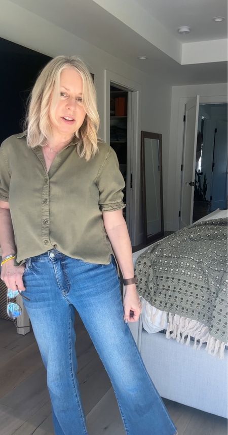 This is the Uber comfy and perfect springtime jean I shared on my Instagram clip from @KUT with a sweet gathered sleeve top from Cloth and Stone.  Make sure you choose this particular wash when ordering.  It does make a difference in how they feel and wear! #ltkdenim 

#LTKstyletip