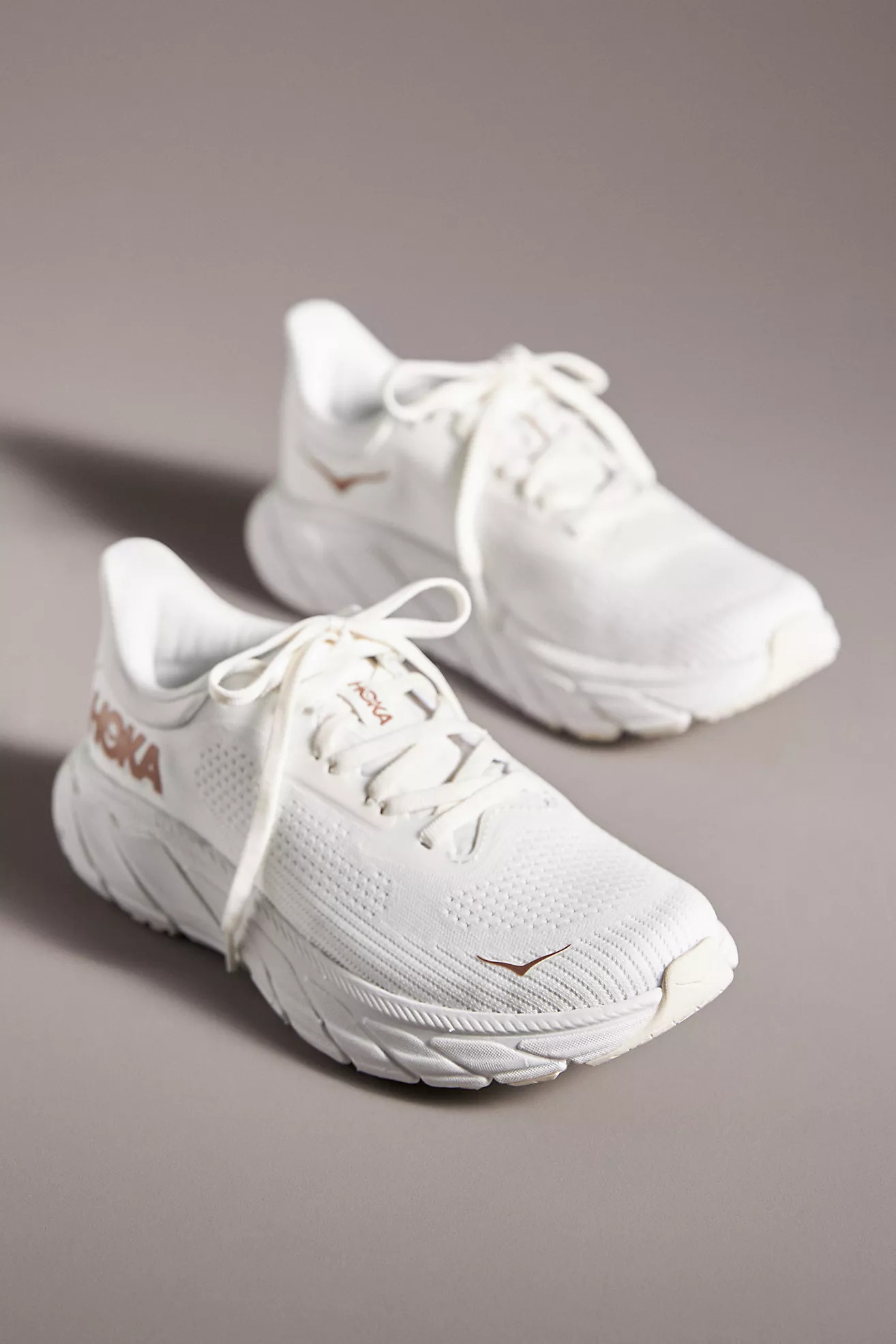 HOKA® Arahi 7 Sneakers | Anthropologie (US)